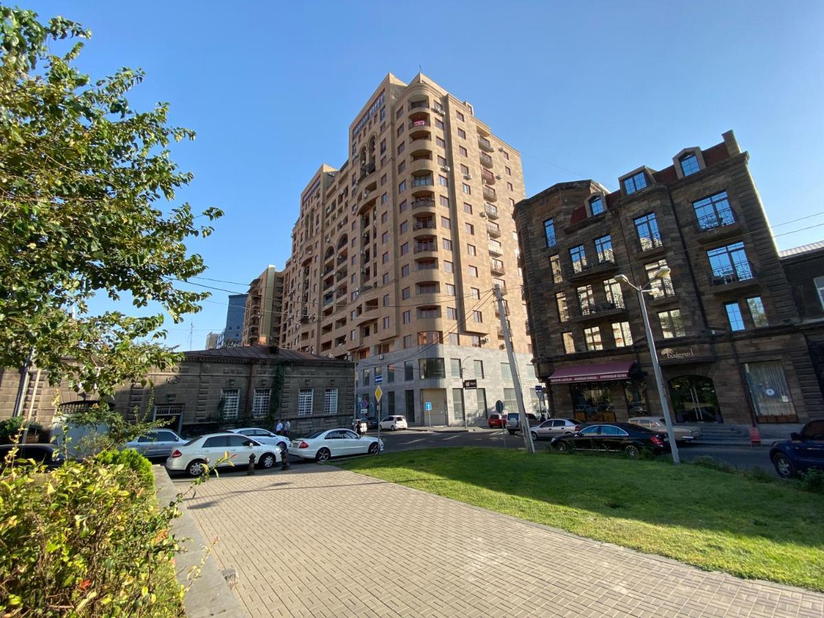 Modern Apartment For Rent In Buzand Street Bu944 Yerevan Bagian luar foto