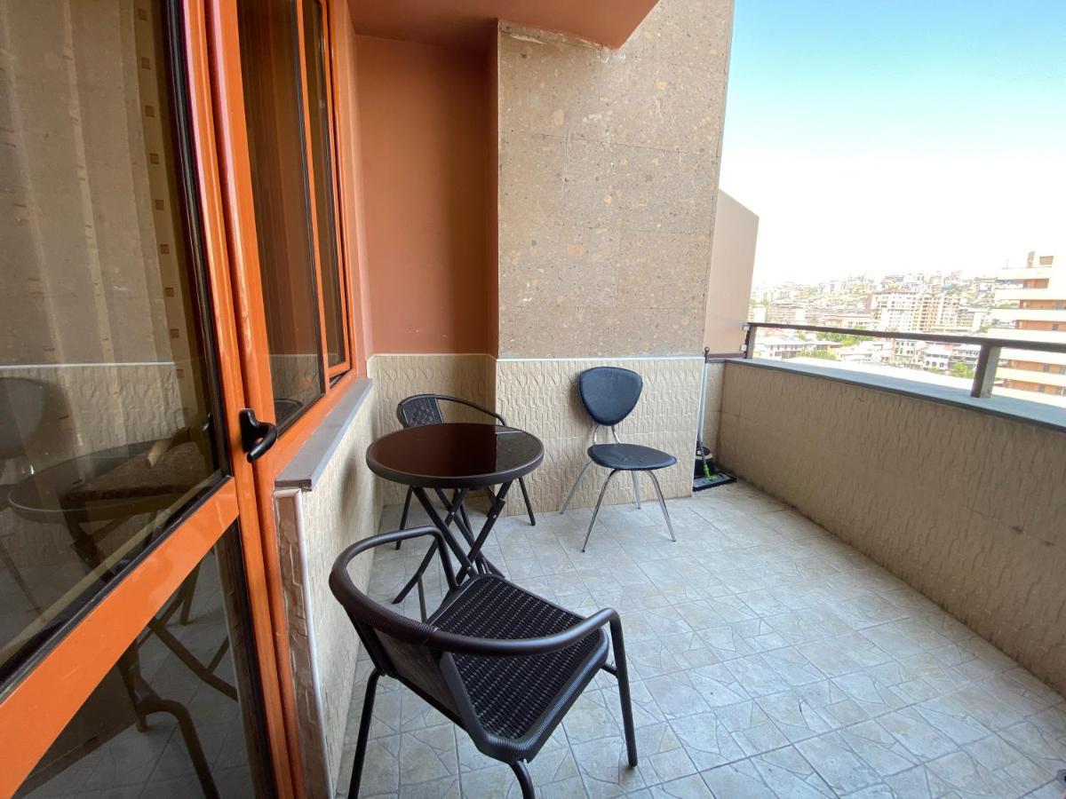 Modern Apartment For Rent In Buzand Street Bu944 Yerevan Bagian luar foto