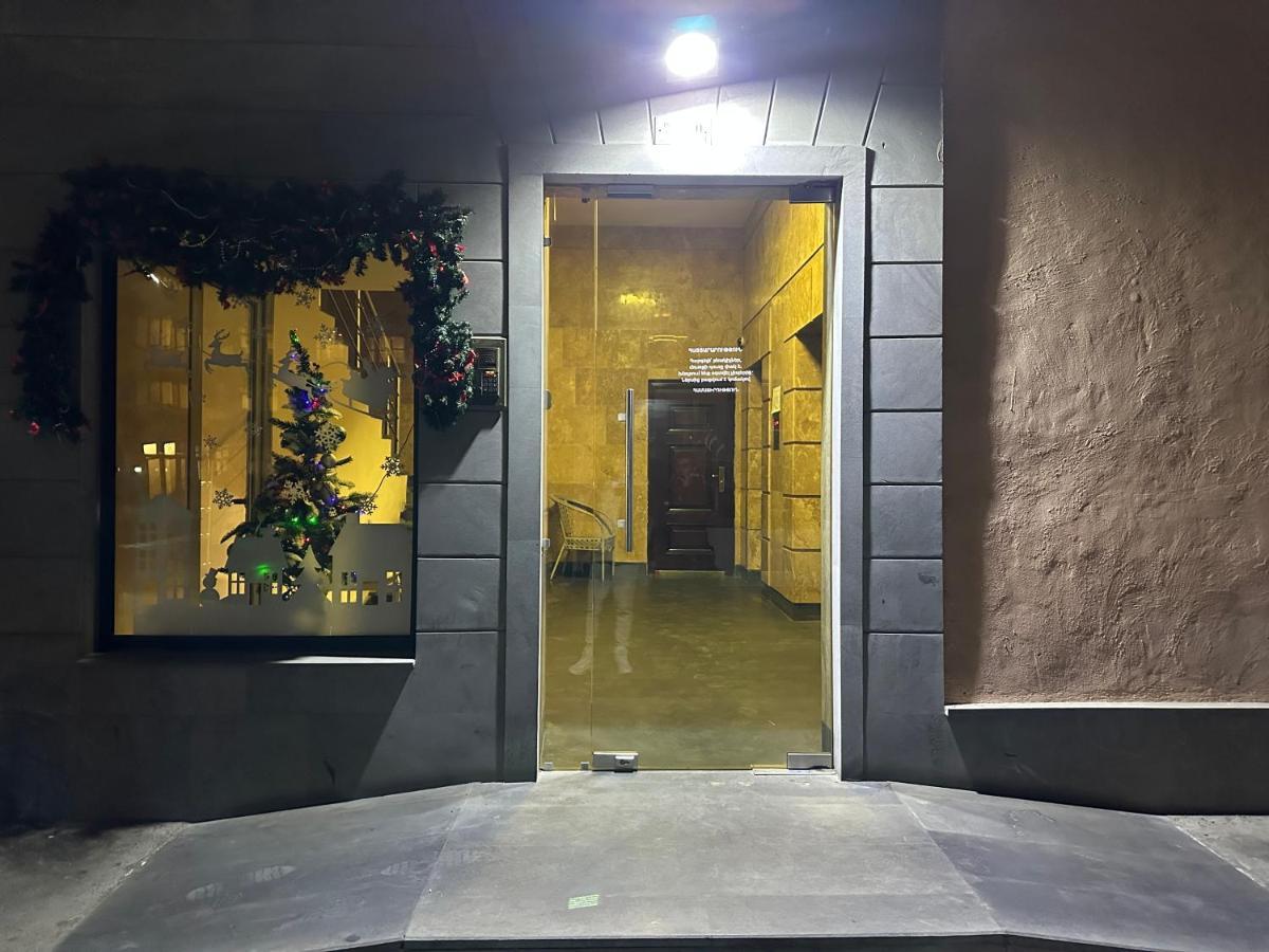Modern Apartment For Rent In Buzand Street Bu944 Yerevan Bagian luar foto