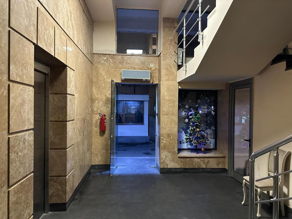 Modern Apartment For Rent In Buzand Street Bu944 Yerevan Bagian luar foto